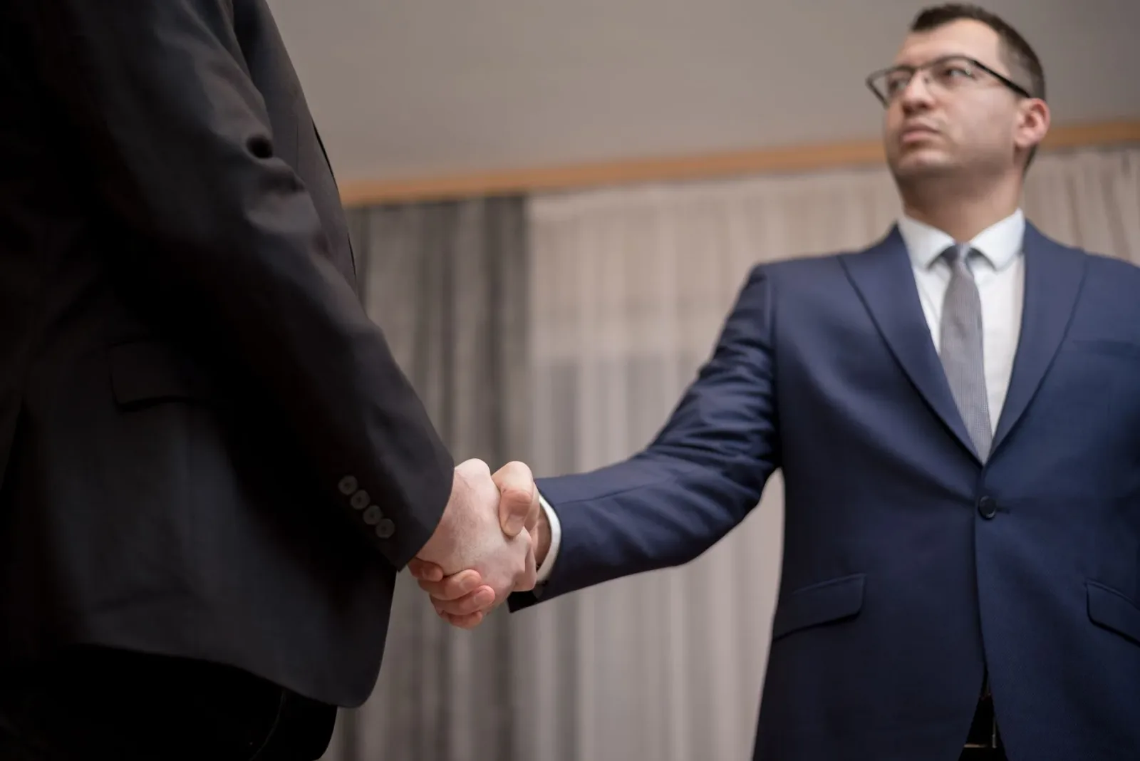 Сеть амбассадоров в B2B: как запустить и не превратить в пирамиду